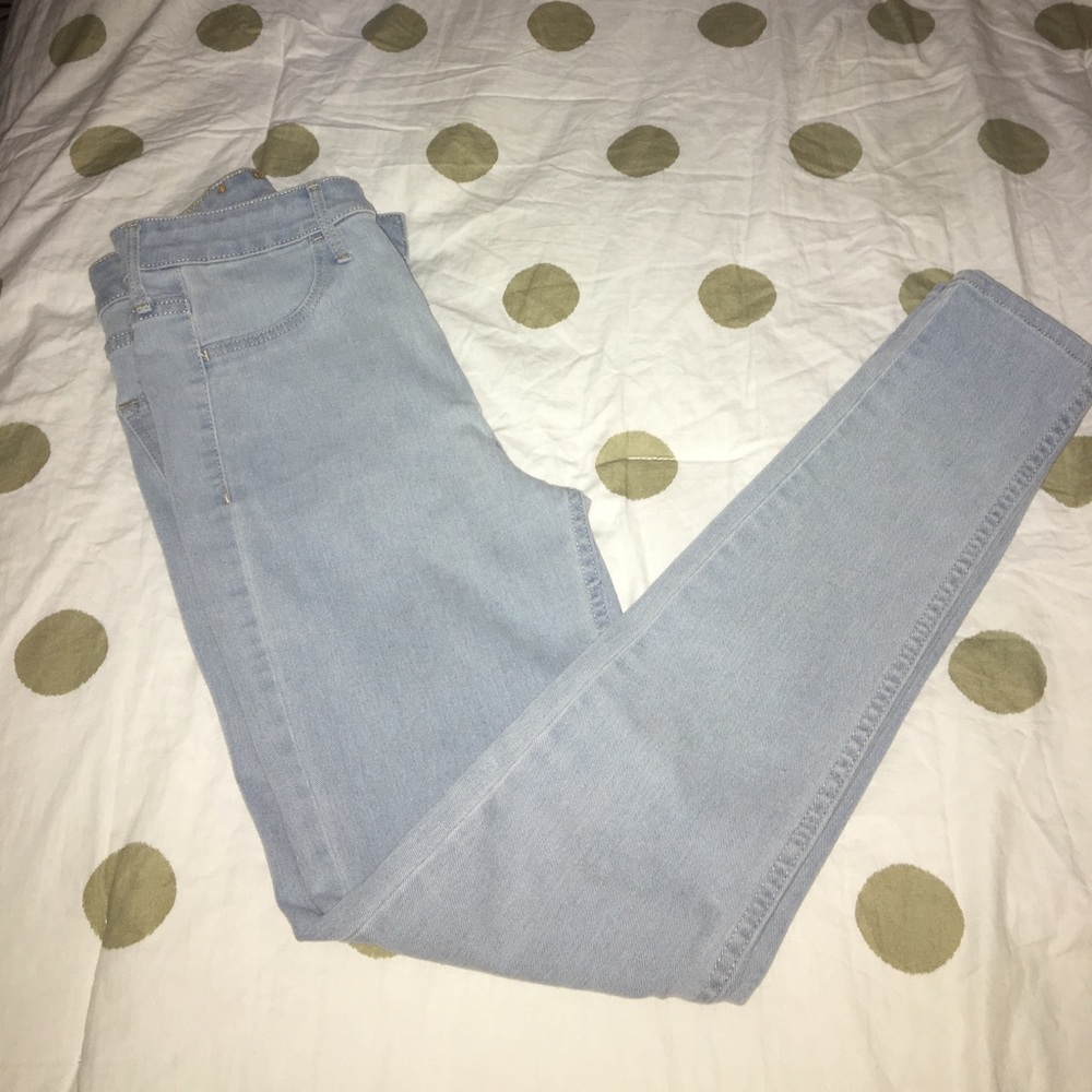 Light wash high waisted H&M skinny jeans